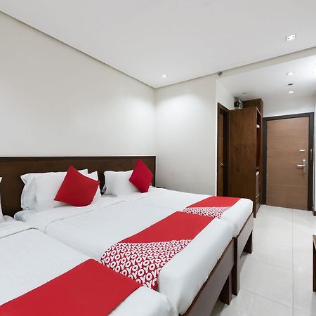 West Makati Hotel Makati City Bagian luar foto