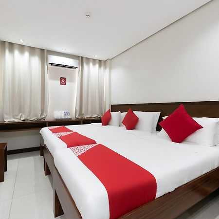 West Makati Hotel Makati City Bagian luar foto