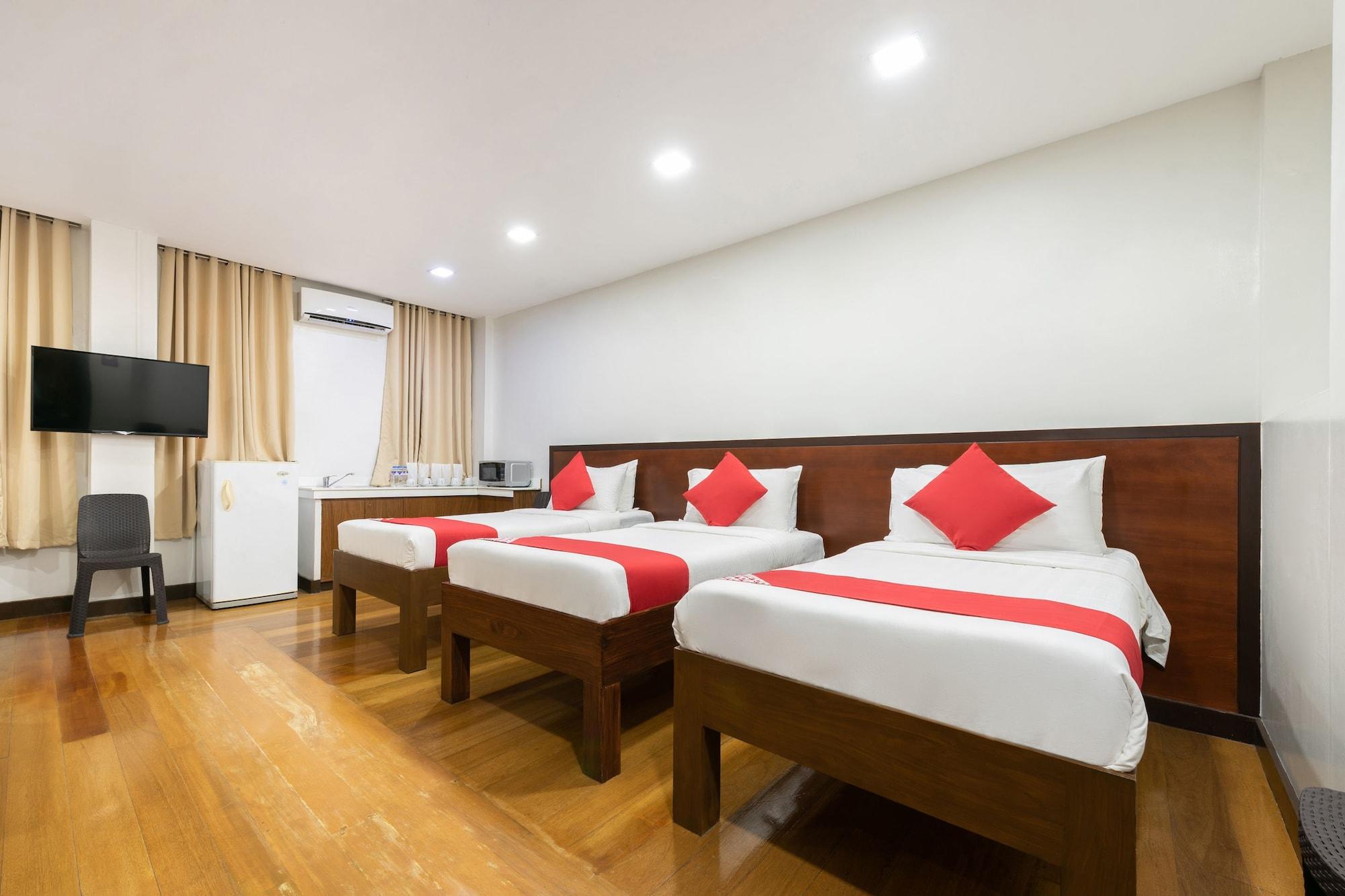 West Makati Hotel Makati City Bagian luar foto