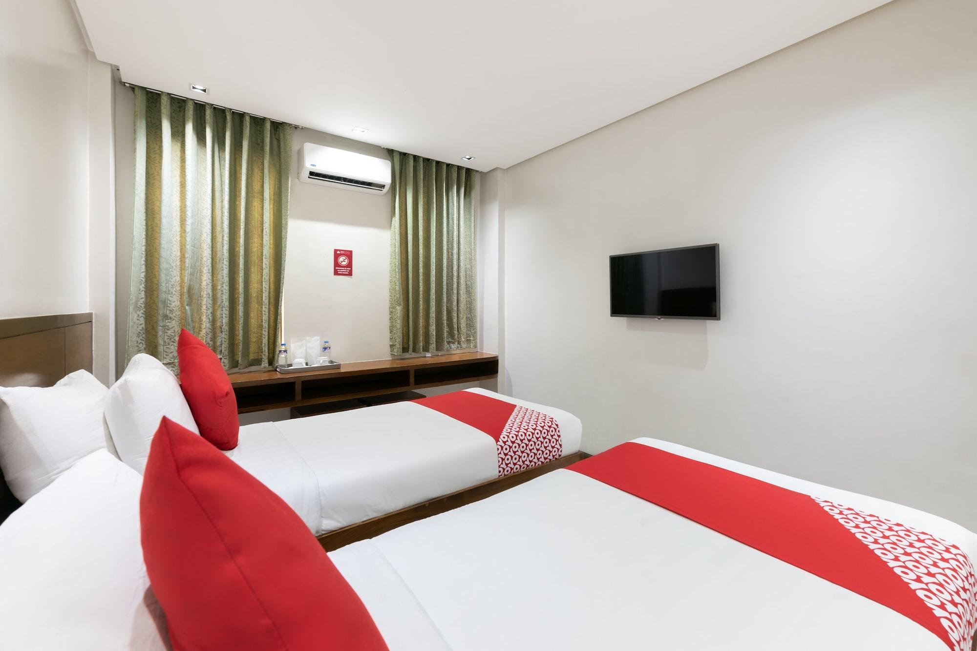 West Makati Hotel Makati City Bagian luar foto