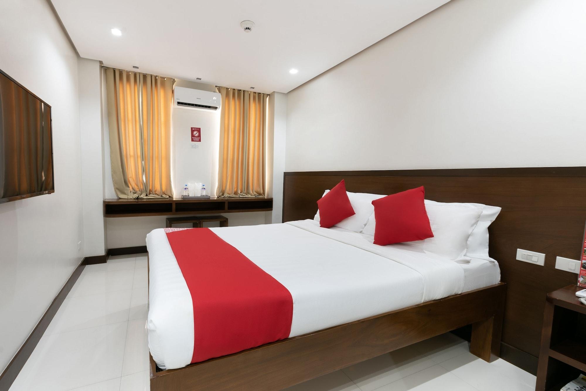 West Makati Hotel Makati City Bagian luar foto