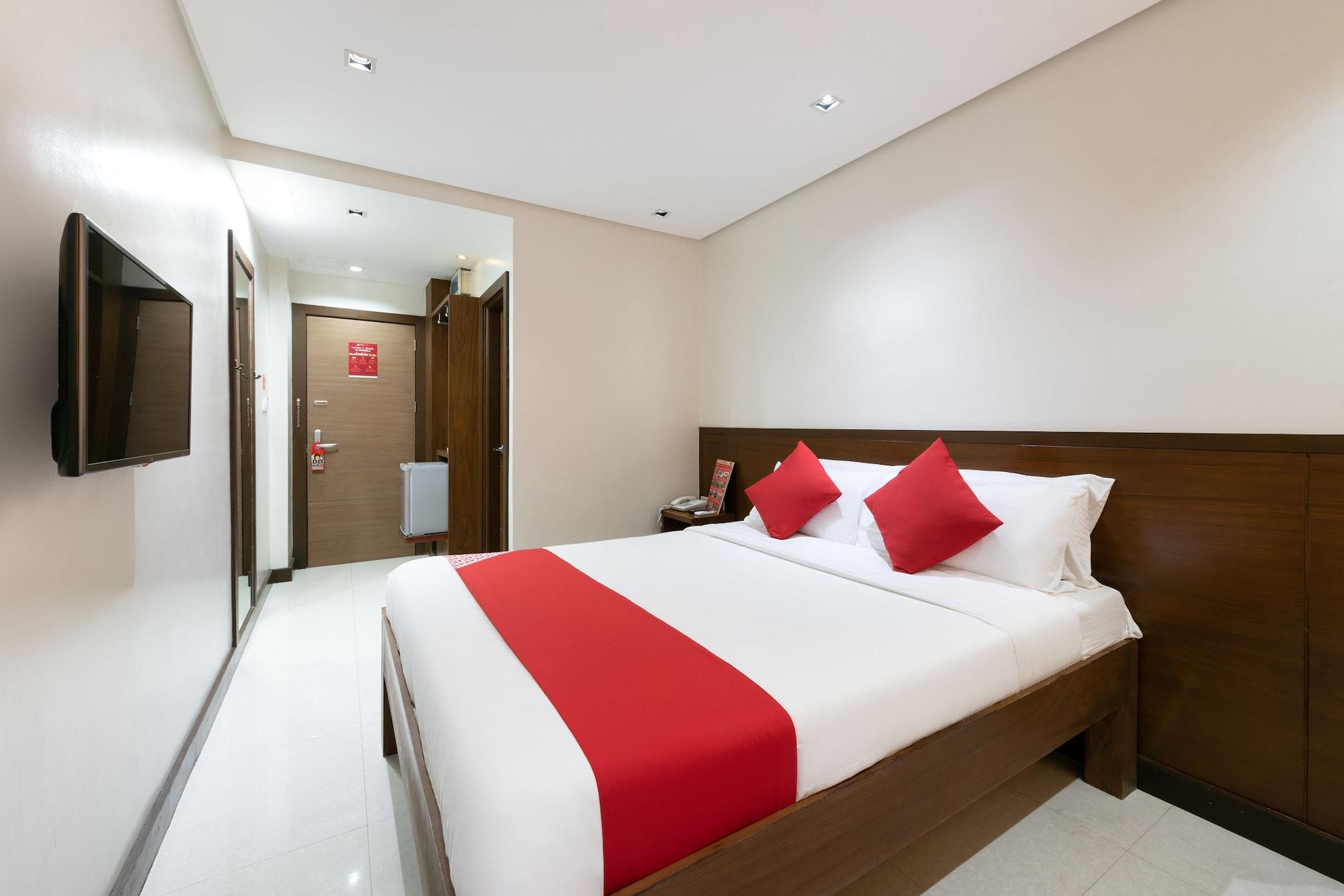 West Makati Hotel Makati City Bagian luar foto