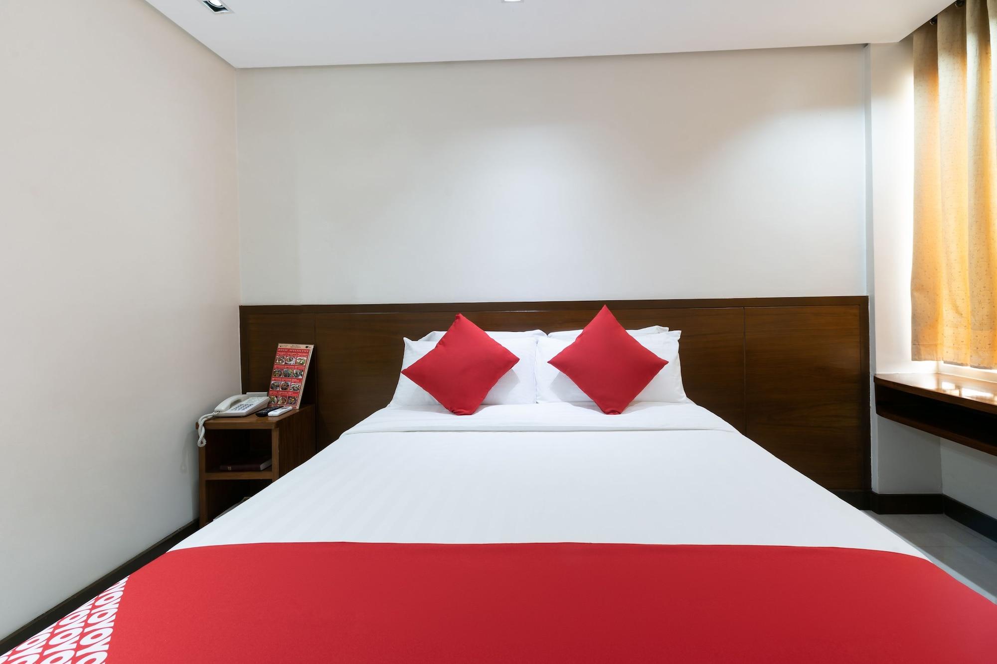 West Makati Hotel Makati City Bagian luar foto