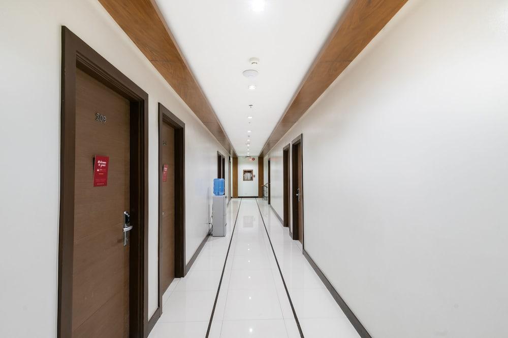 West Makati Hotel Makati City Bagian luar foto