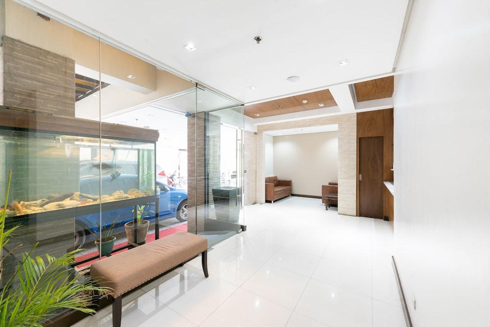 West Makati Hotel Makati City Bagian luar foto