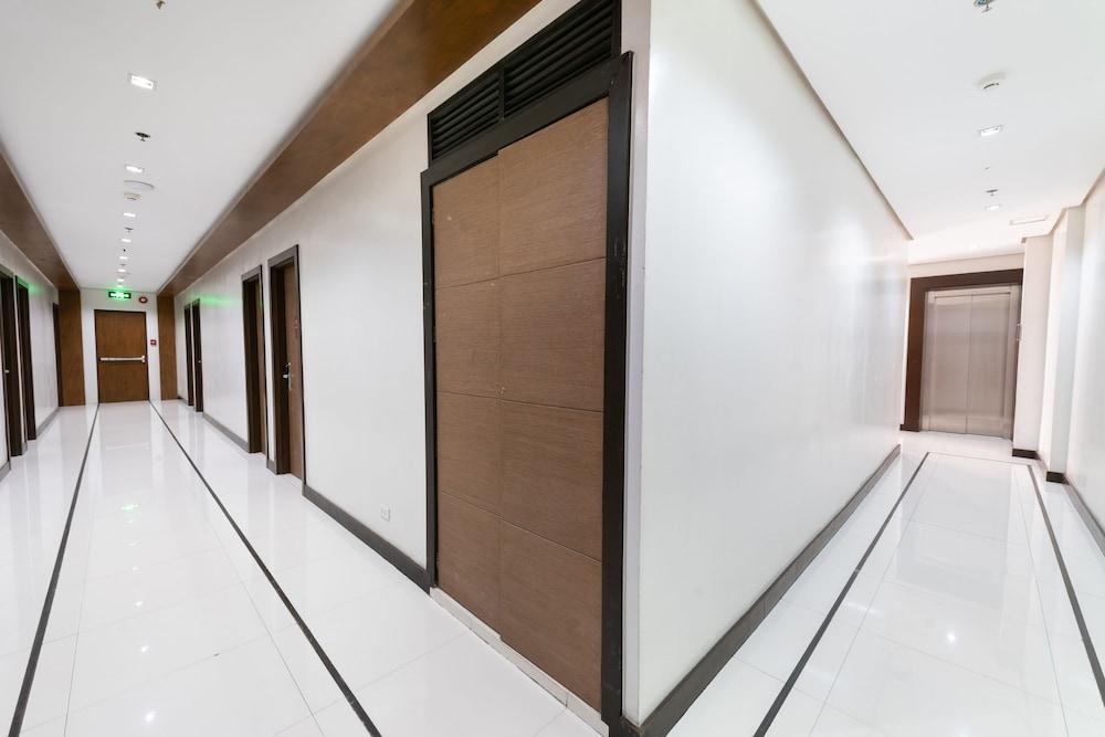 West Makati Hotel Makati City Bagian luar foto