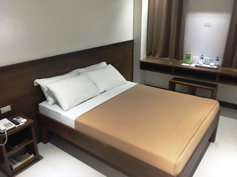 West Makati Hotel Makati City Bagian luar foto