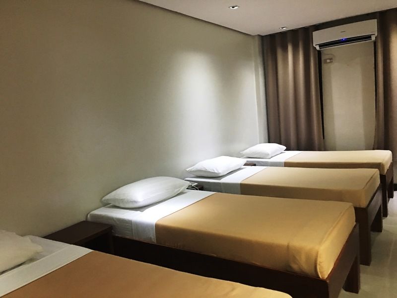 West Makati Hotel Makati City Bagian luar foto