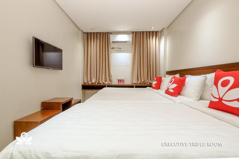West Makati Hotel Makati City Bagian luar foto