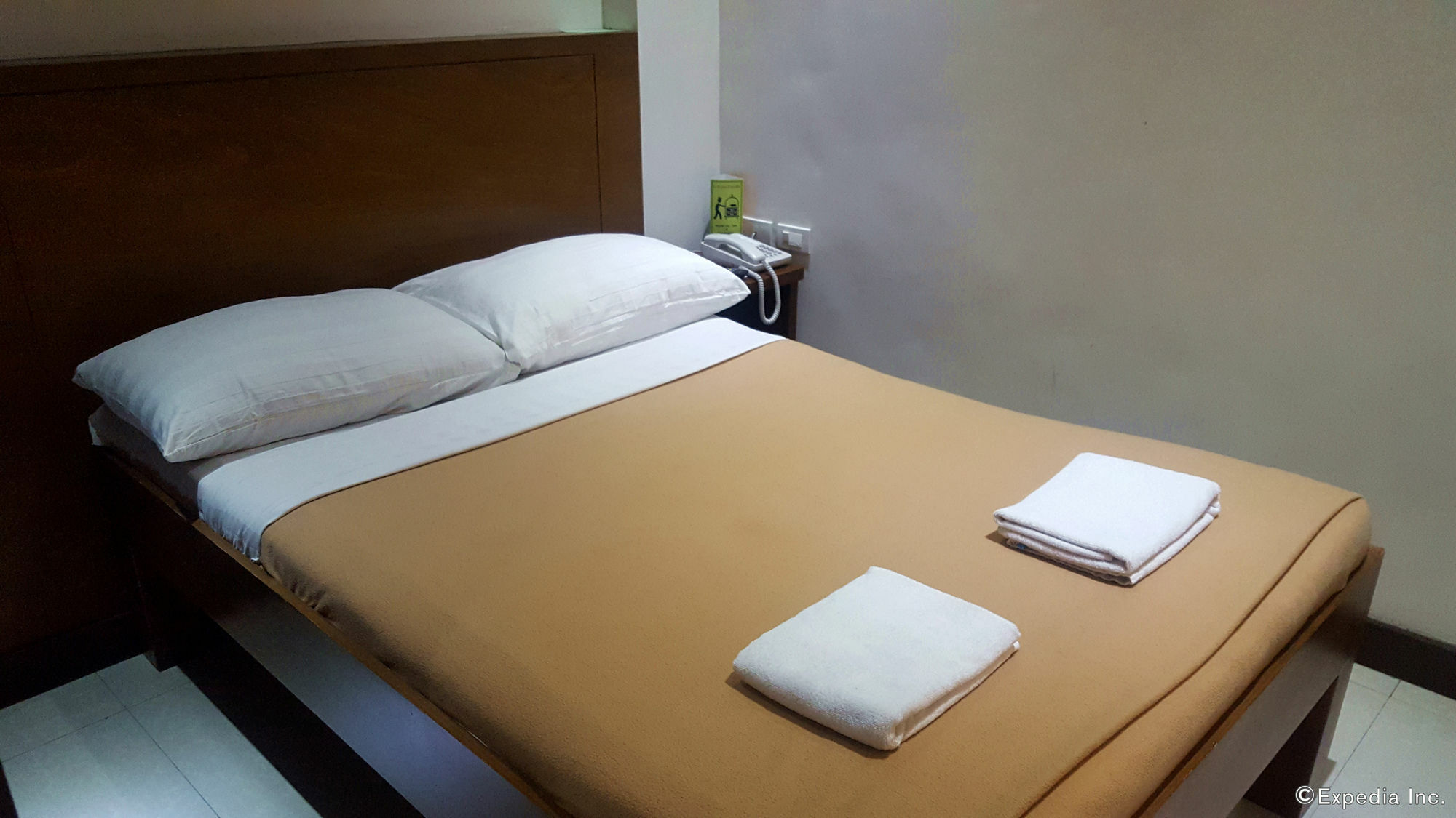West Makati Hotel Makati City Bagian luar foto
