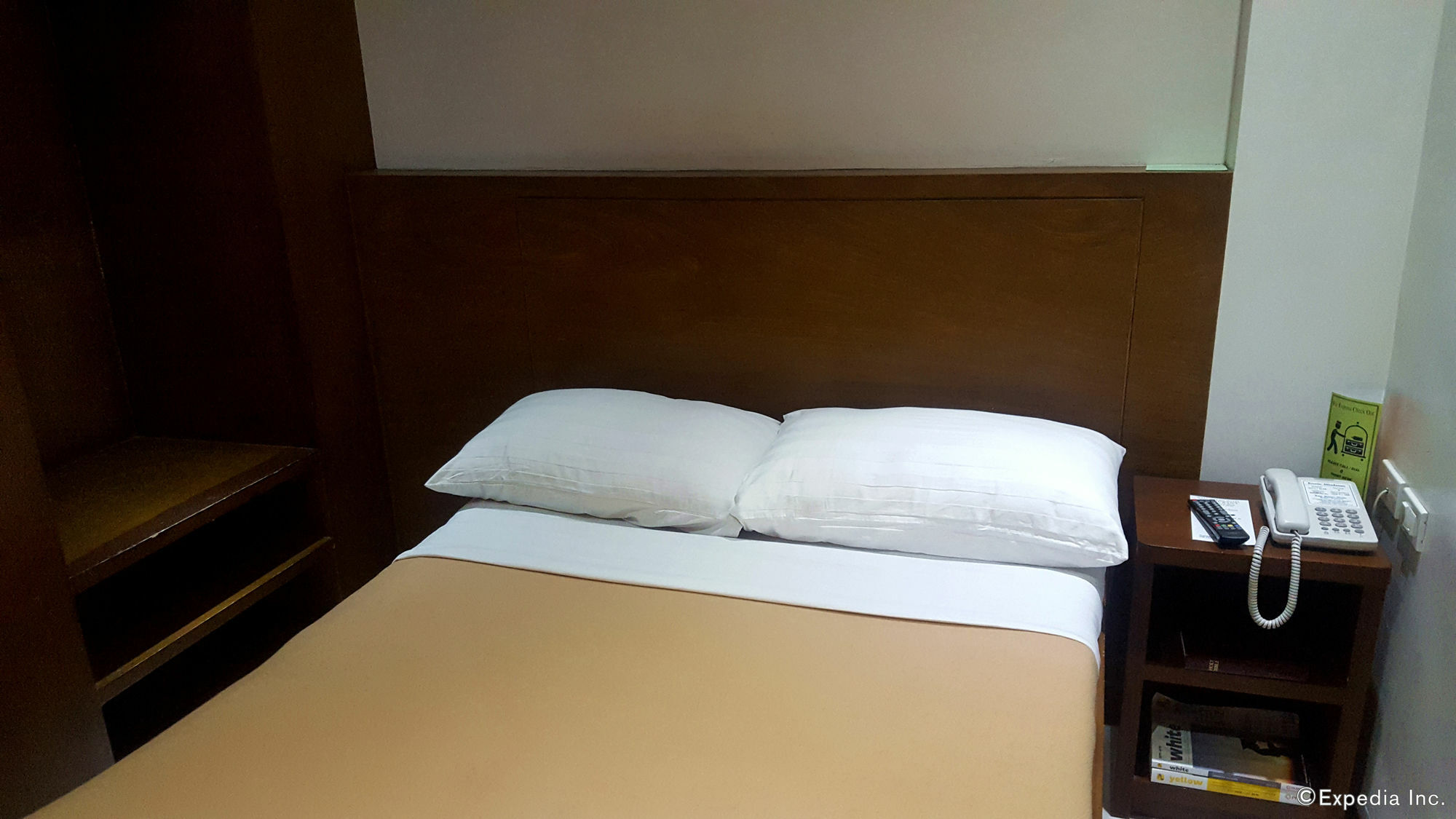 West Makati Hotel Makati City Bagian luar foto