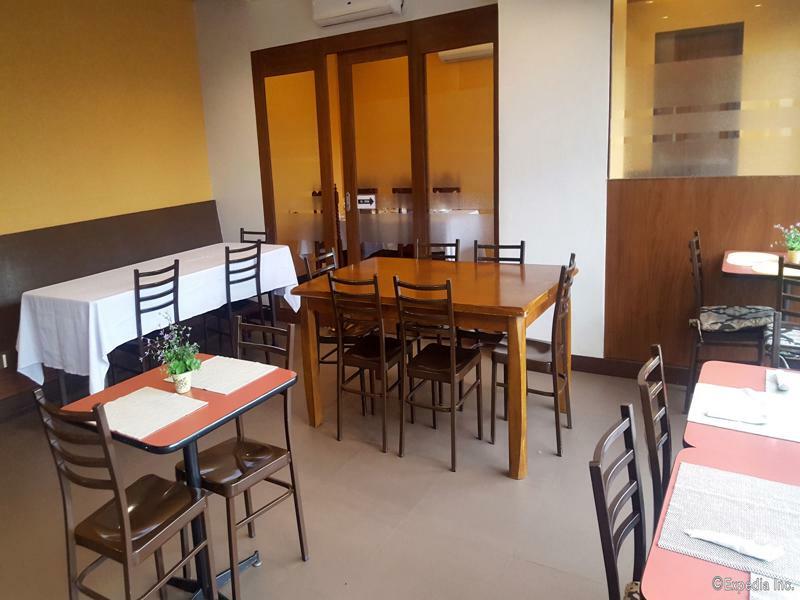 West Makati Hotel Makati City Bagian luar foto