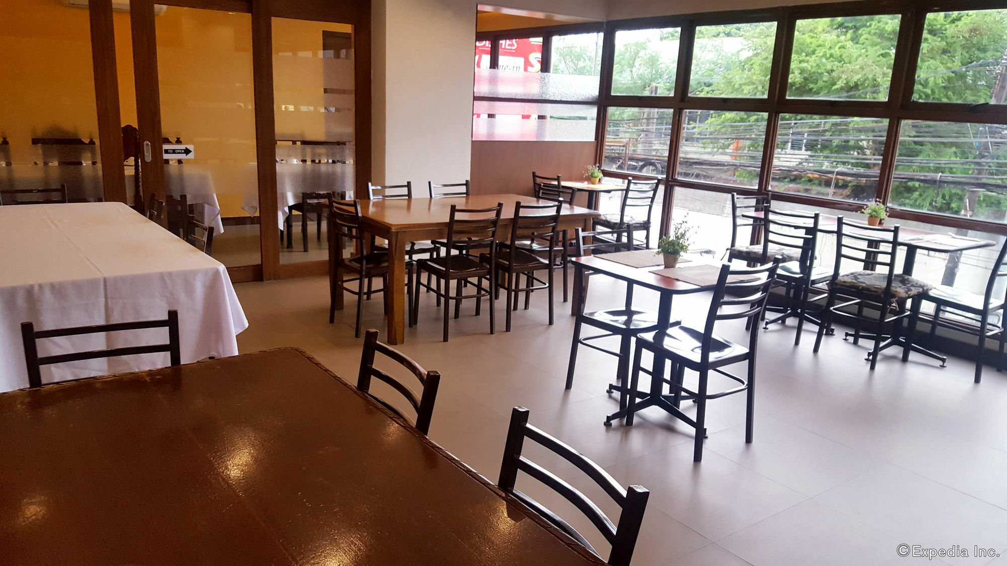 West Makati Hotel Makati City Bagian luar foto