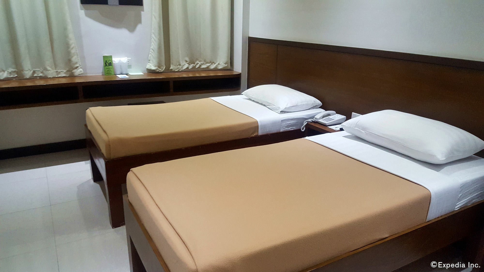 West Makati Hotel Makati City Bagian luar foto
