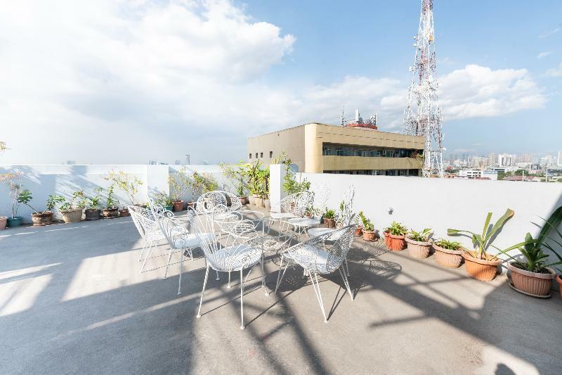 West Makati Hotel Makati City Bagian luar foto