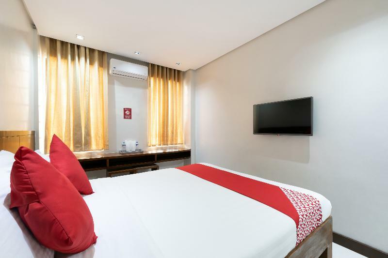 West Makati Hotel Makati City Bagian luar foto