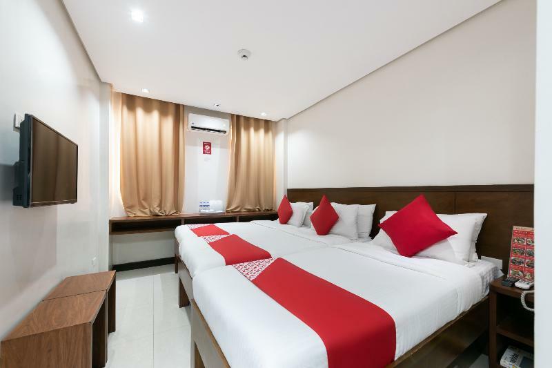 West Makati Hotel Makati City Bagian luar foto