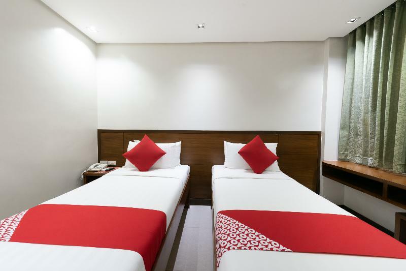 West Makati Hotel Makati City Bagian luar foto